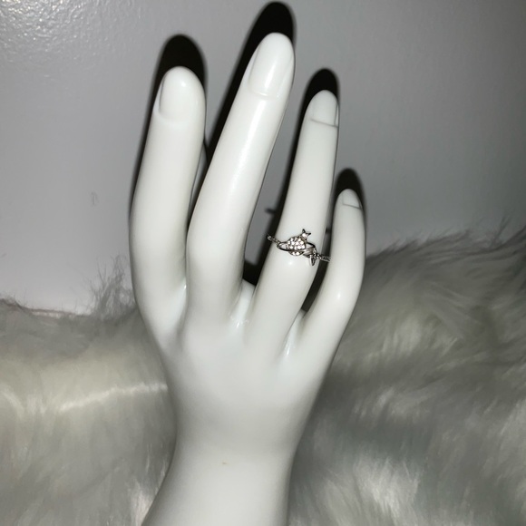 Elegant Silver Women's Ring Size 5 - Picture 2 of 2